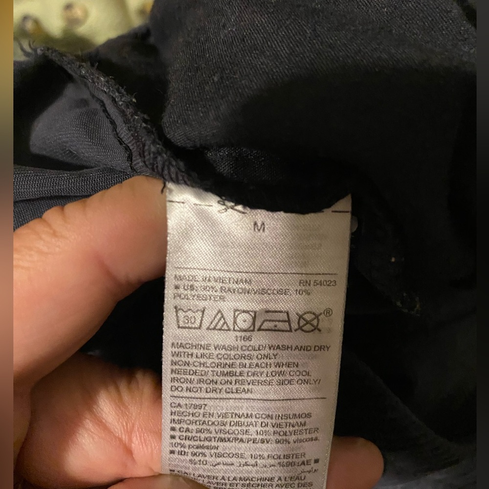 Old Navy size medium navy Jogger Pants with front pockets.  90% rayon 10% poly - Picture 8 of 9